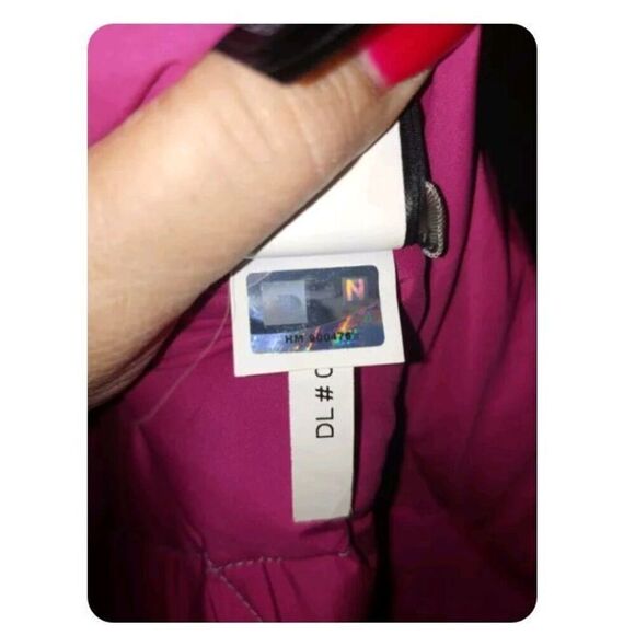 North Face Girls Size XL 18 Silver/Fuschia Lightweight Down Fill Puffer Jacket. - Picture 9 of 12